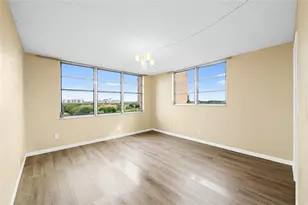 3300 W Rolling Hills Cir, Davie, FL 33328 - Photo 9