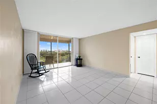 3300 W Rolling Hills Cir, Davie, FL 33328 - Photo 5