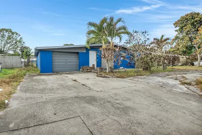 803 Palm Avenue, Fort Pierce, FL 34982 - Photo 1