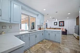 6320 Pent Pl, Miami Lakes, FL 33014 - Photo 11