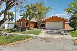 808 E Plantation Cir, Plantation, FL 33324 - Photo 3