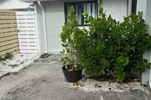 735 NE 37th St, Oakland Park, FL 33334 - Photo 1