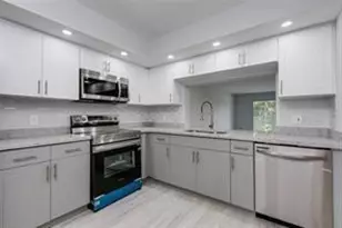 12600 SW 5th Ct, Pembroke Pines, FL 33027 - Photo 19