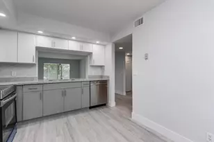 12600 SW 5th Ct, Pembroke Pines, FL 33027 - Photo 7