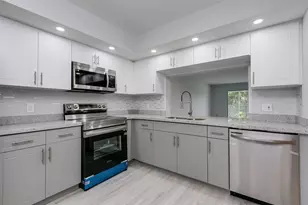 12600 SW 5th Ct, Pembroke Pines, FL 33027 - Photo 3
