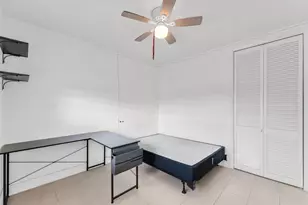 7401 Pines Blvd, Pembroke Pines, FL 33024 - Photo 15