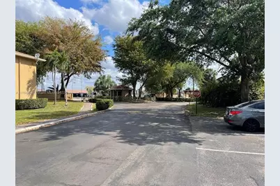 2605 W 67th Place #13-10, Hialeah, FL 33016 - Photo 9