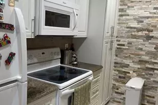 3341 Cocoplum Cir, Pompano Beach, FL 33063 - Photo 13