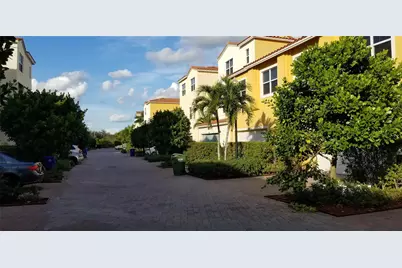 1741 NW 124th Place, Pembroke Pines, FL 33028 - Photo 17