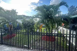 815 S 26th Ct, Hollywood, FL 33020 - Photo 5