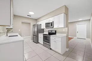 9203 NW 71st St, Tamarac, FL 33321 - Photo 7