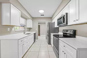 9203 NW 71st St, Tamarac, FL 33321 - Photo 5