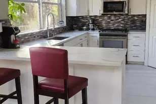 12410 SW 1st St, Plantation, FL 33325 - Photo 7