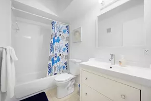 470 Paradise Isle Blvd, Hallandale Beach, FL 33009 - Photo 11