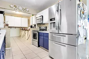 524 SW 72nd Ave, North Lauderdale, FL 33068 - Photo 5