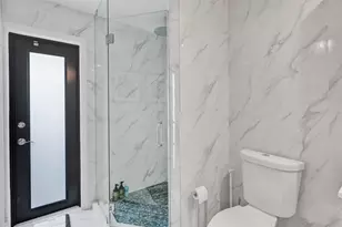 1017 NE 202nd Ln, Miami, FL 33179 - Photo 25