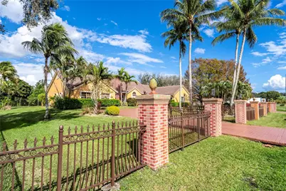 11301 SW 3rd Street, Plantation, FL 33325 - Photo 3