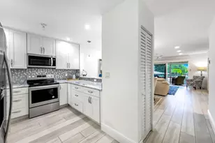 2301 NE 36th St, Pompano Beach, FL 33064 - Photo 13