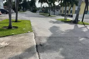 713 NE 4th St, Hallandale Beach, FL 33009 - Photo 25