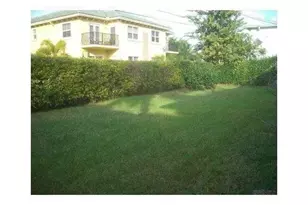 717 NE 4th St, Hallandale Beach, FL 33009 - Photo 13