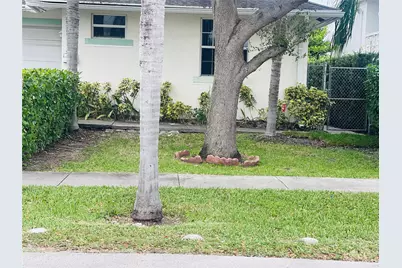 717 NE 4th Street, Hallandale Beach, FL 33009 - Photo 1