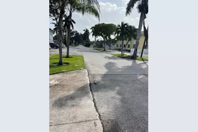 717 NE 4th Street, Hallandale Beach, FL 33009 - Photo 15