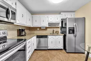 140 Lakeview Dr, Weston, FL 33326 - Photo 9