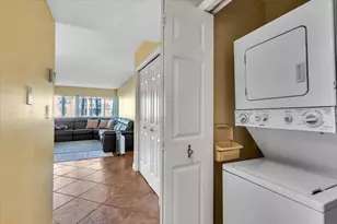 140 Lakeview Dr, Weston, FL 33326 - Photo 13