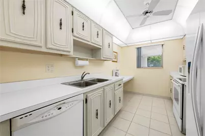 2460 SW 22nd Avenue #810, Delray Beach, FL 33445 - Photo 5