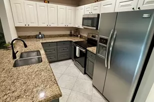 37 SE 3rd Ave, Hallandale Beach, FL 33009 - Photo 11