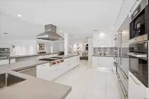 2540 Mercedes Dr, Fort Lauderdale, FL 33316 - Photo 17