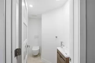 1706 NE 28th Dr, Wilton Manors, FL 33334 - Photo 33