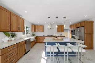 1706 NE 28th Dr, Wilton Manors, FL 33334 - Photo 11