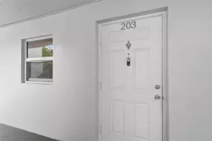 9451 Evergreen Pl, Davie, FL 33324 - Photo 3