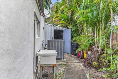 918 NE 4th Street, Hallandale Beach, FL 33009 - Photo 43