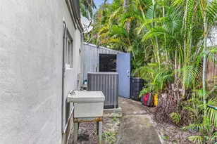 918 NE 4th St, Hallandale Beach, FL 33009 - Photo 43