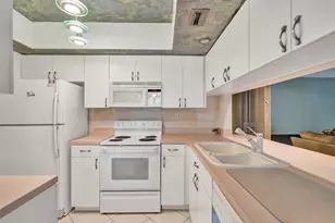 3000 NE 48th St, Fort Lauderdale, FL 33308 - Photo 11