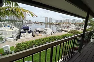 21135 Helmsman Dr, Miami, FL 33180 - Photo 23