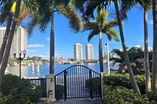 21135 Helmsman Dr, Miami, FL 33180 - Photo 33