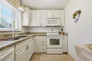 401 Lake Frances Dr, West Palm Beach, FL 33411 - Photo 11