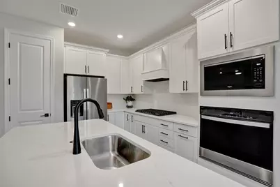 4422 Silverwood Lane S, Oakland Park, FL 33309 - Photo 9