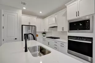 4422 Silverwood Ln S, Oakland Park, FL 33309 - Photo 9