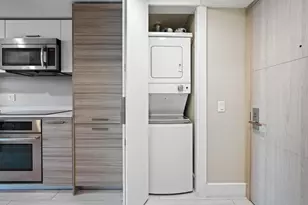 1300 Brickell Bay Dr, Miami, FL 33131 - Photo 21