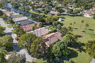 693 NW 46th Ave, Deerfield Beach, FL 33442 - Photo 45