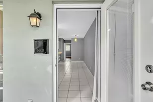 141 NE 30th Ct, Wilton Manors, FL 33334 - Photo 3