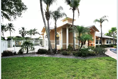 9477 Palm Circle, Pembroke Pines, FL 33025 - Photo 5