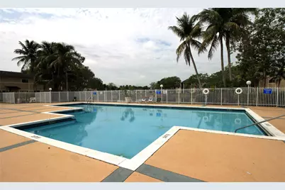 9477 Palm Circle, Pembroke Pines, FL 33025 - Photo 9