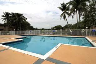 9477 Palm Cir, Pembroke Pines, FL 33025 - Photo 9