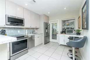 704 NE 14th Pl, Fort Lauderdale, FL 33304 - Photo 1