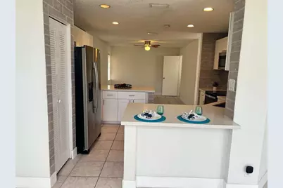 1372 Bayview Circle, Weston, FL 33326 - Photo 9